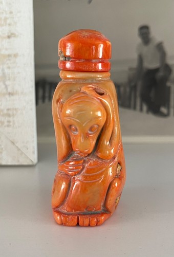 WILD EXOTIC HAND CARVED MONKEY JAPAN SEA CORAL SNUFF BOTTLE VINTAGE - Picture 7 of 14
