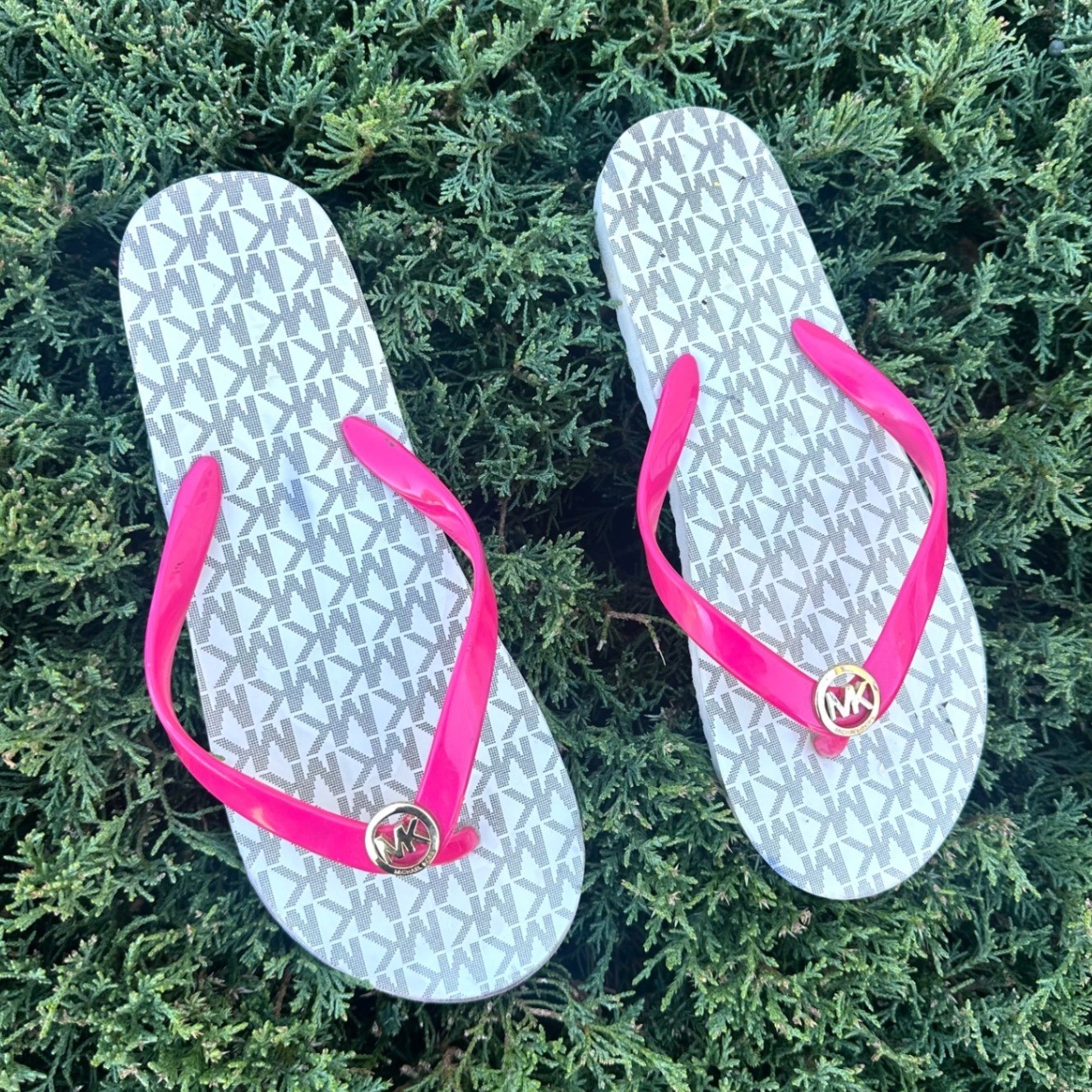 Michael Kors Women's Mini Jet Set Shiny Flip Flop Sandals Size 8 Ultra Pink thumbnail 7