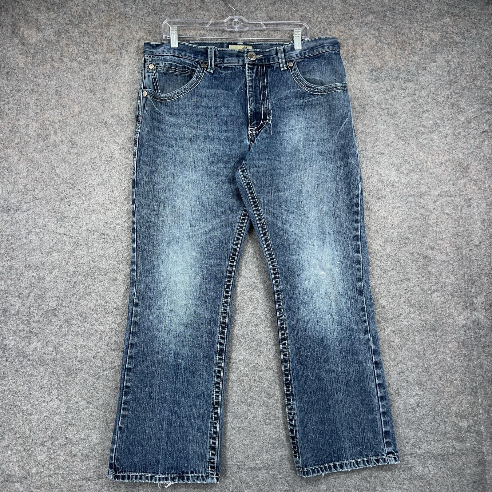 Mens 32x30 Medium Wash Blue Denim Straight Leg Starched