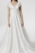 Gorgeous Minimal Simple Plain Modest Elegant Wedding Dress