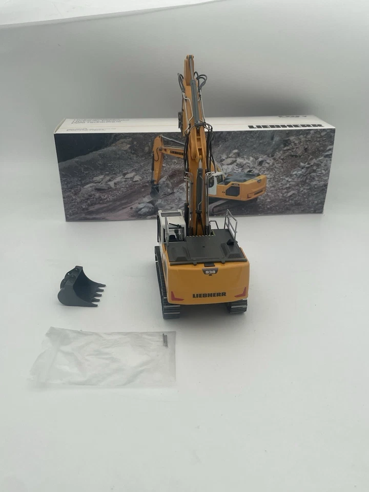 Modell Liebherr  Bagger R 938 VA R 938 1:50 - Bild 2 von 4