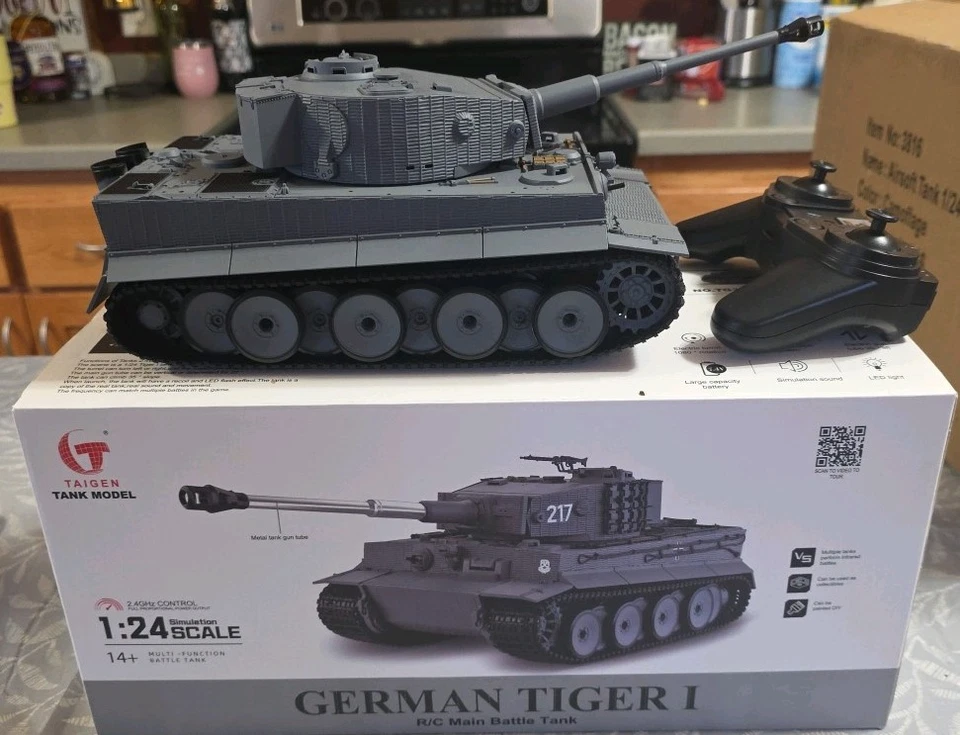 Радиоуправляемый боевой танк Tiger I 1:24 Taigen с пультом дистанционного управления инфракрасные боевые военные танки - Изображение 2 из 4