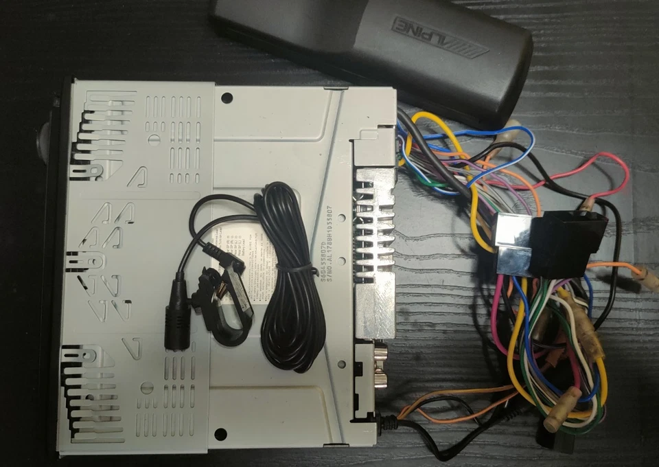 AUTORADIO ALPINE CDE 178 BT TOP DI GAMMA USB CD BLUETOOTH 3 PRE OUT 4 VOLT - Immagine 4 di 4