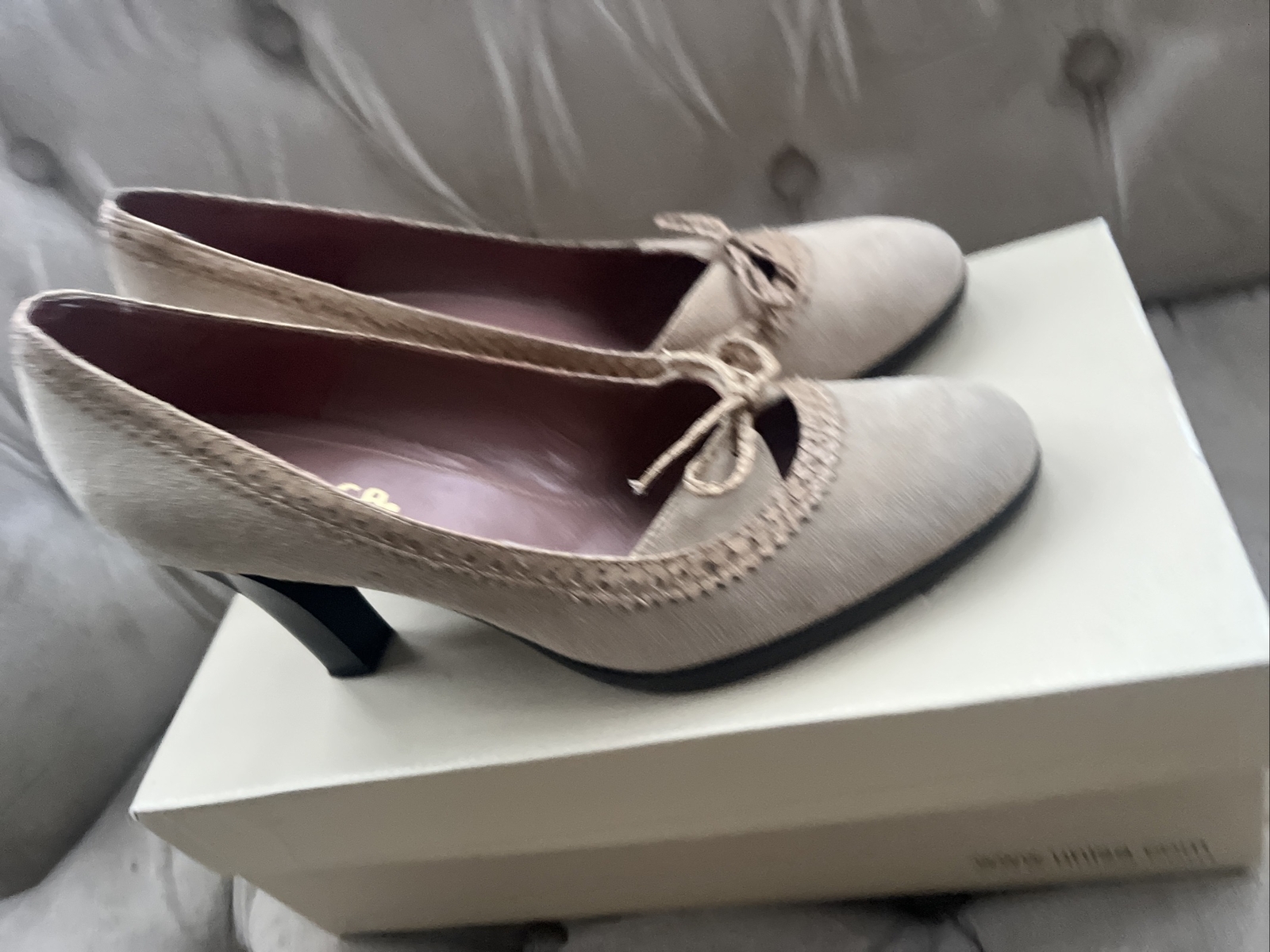 Women’s Brand New Cream Court Shoes From Unisa Size 4 Kids Suede Sandy