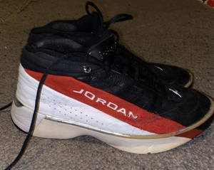 nike air jordan team showcase