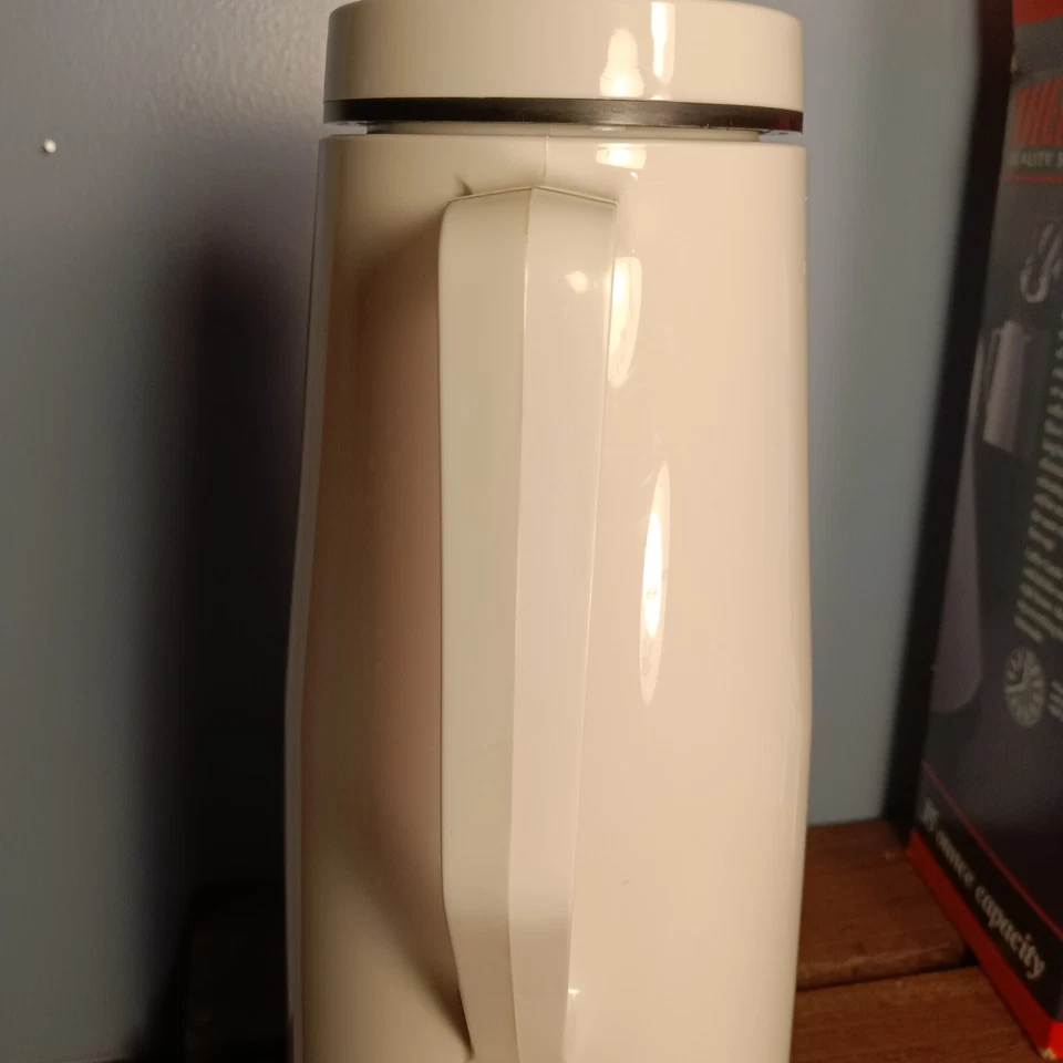 Jarra de café marca Thermos, 35 oz. Capacidad, aislado Foto 3 de 4