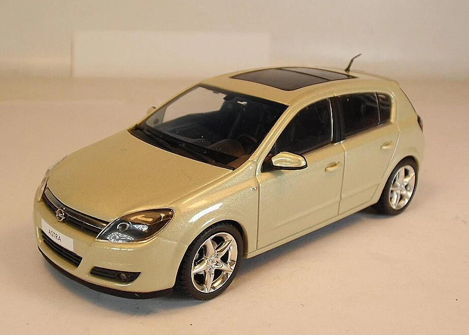 Minichamps PMA 1/43 Opel Astra Coupe 2004 beigemetallic #7679