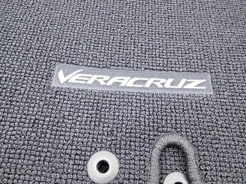 OEM Hyundai Veracruz Floor Mat Set Round Grommet Holes U81403J002WK
