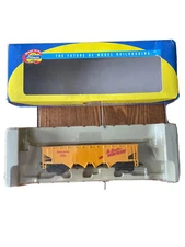 Athearn Union Pacific 54 PS Hopper #74444