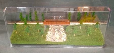 N SCALE- SINGLETRACK 16"- BRIDGE w/ STREAM "SUMMER SCENE" TRAIN DISPLAY CASE