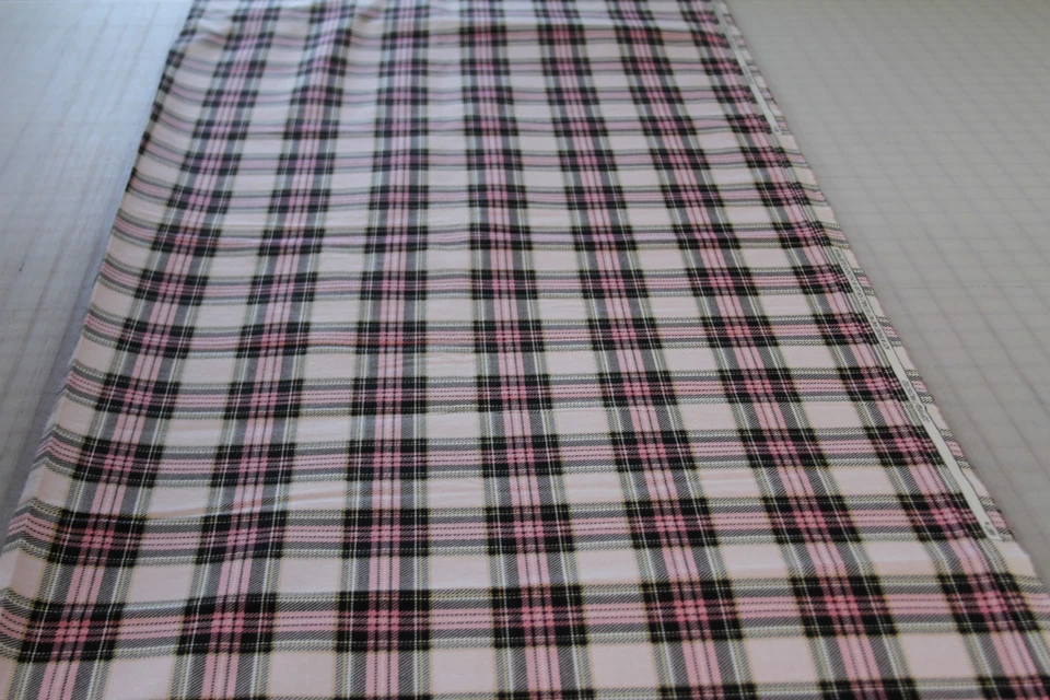 Tela de franela a cuadros rosa BMT de 1 1/4 yardas Foto 2 de 4
