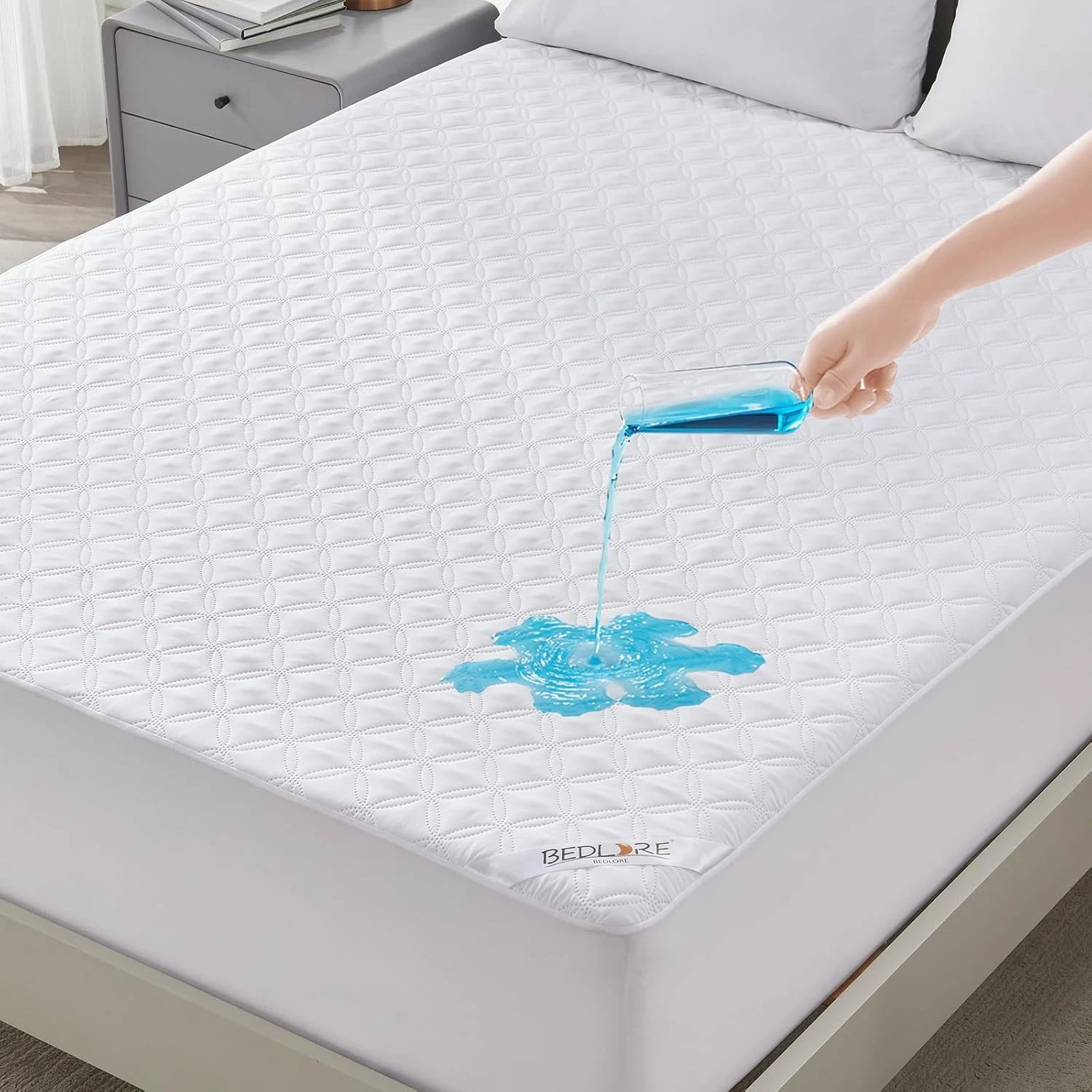 Waterproof Mattress Protector, Queen Size Noiseless Mattress Pad with Deep Pocke