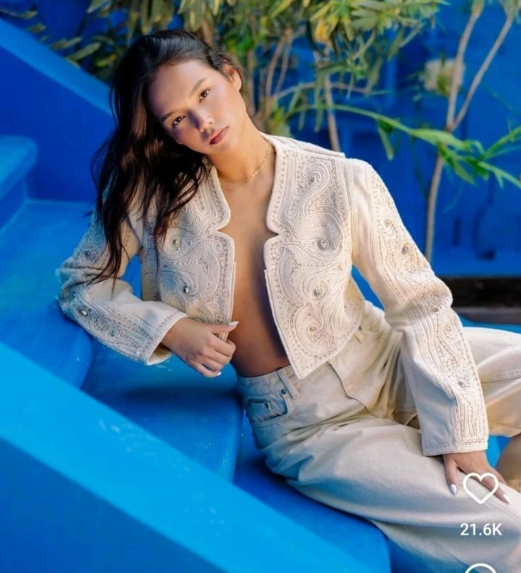 H&M Studio Resort Capsule Embroidered Canvas Beige Blazer Size L BNWT
Opens in a new window or tab