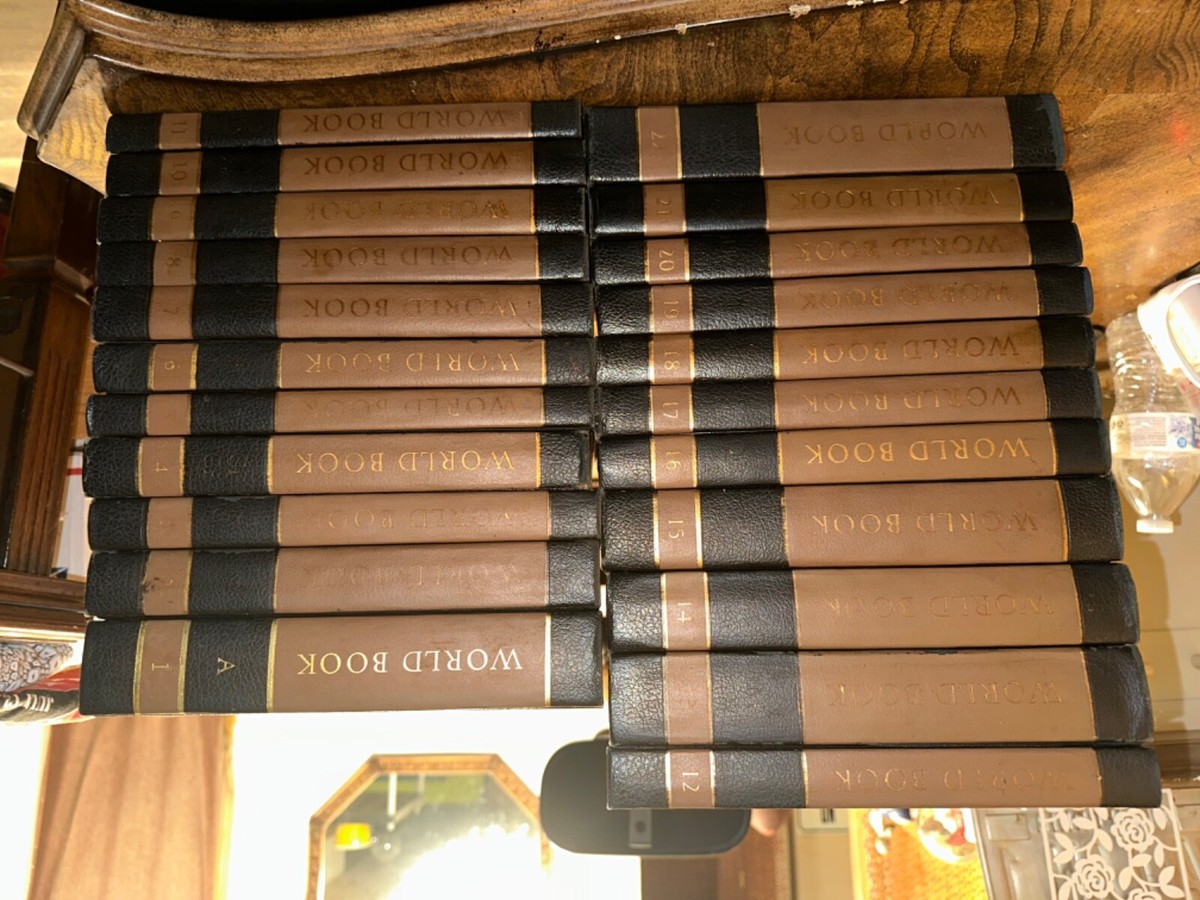 World Book Encyclopedia 1975 Edition Complete Set of 22 A-Z and