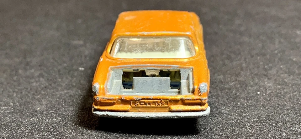 Matchbox Superfast Series N° 46 Mercedes 300 SE Gold MADE IN ENGLAND - Immagine 3 di 4