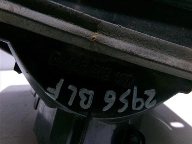 1H5 945 107 left rear tailgate light for VOLKSWAGEN VENTO 1.8 G 1993 77796 - Изображение 3 из 4