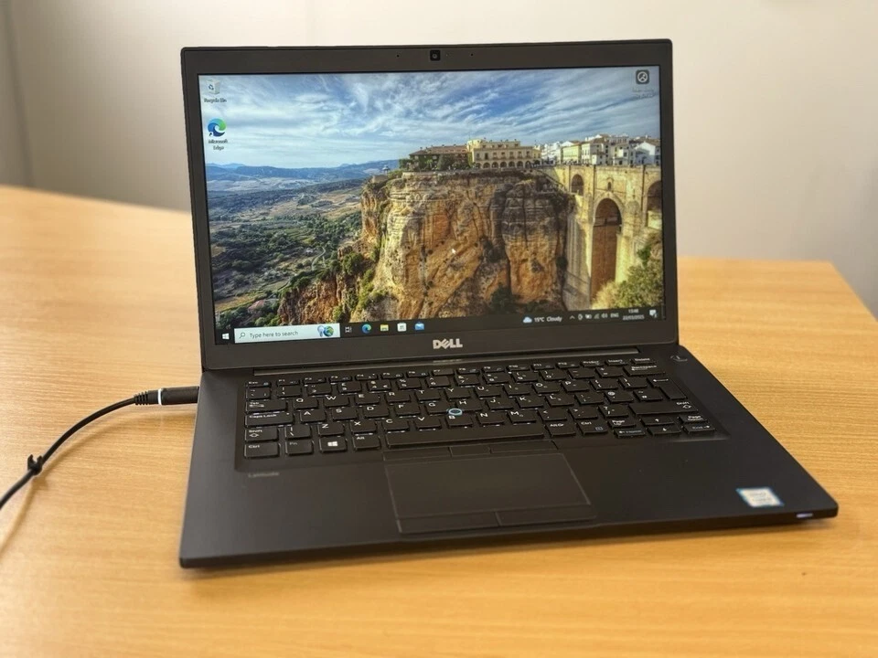 Dell Latitude 7390  i7 8thgen 8GB RAM 128  SSD Win 10Pro Touchscreen+chargr - Image 2 of 4