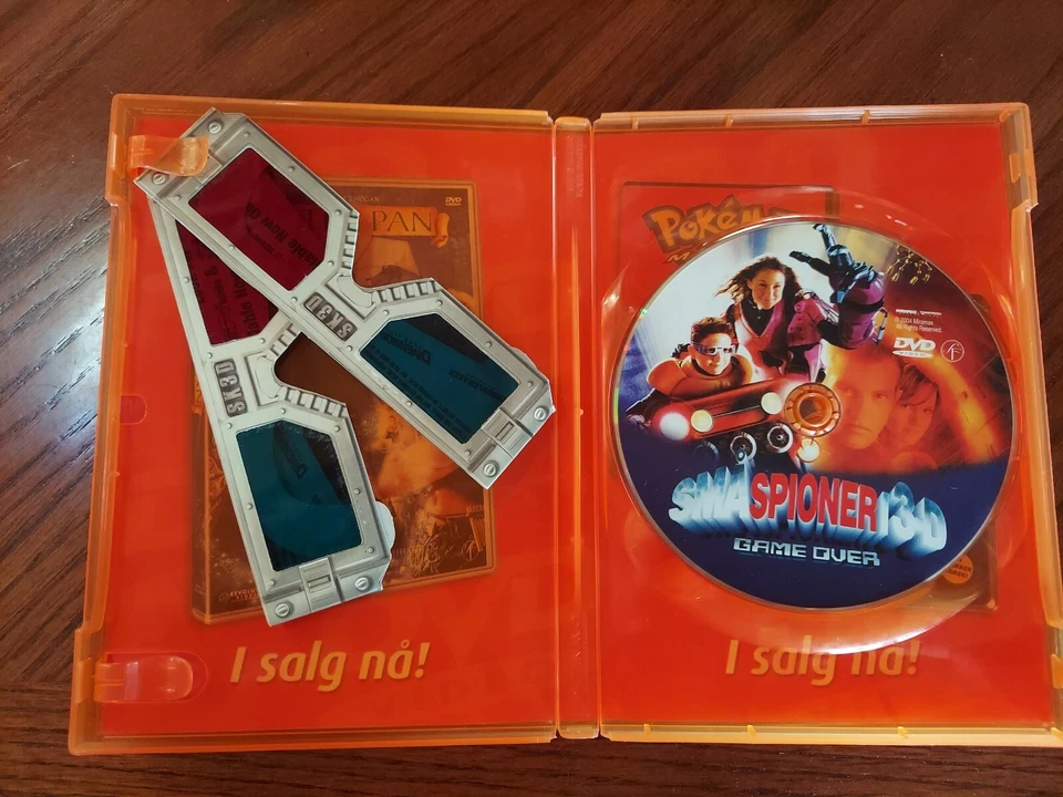 Norwegian Language Region 2 DVD Små spioner 3D Game Over Spy Kids w 3-D Glasses - Image 4 of 4