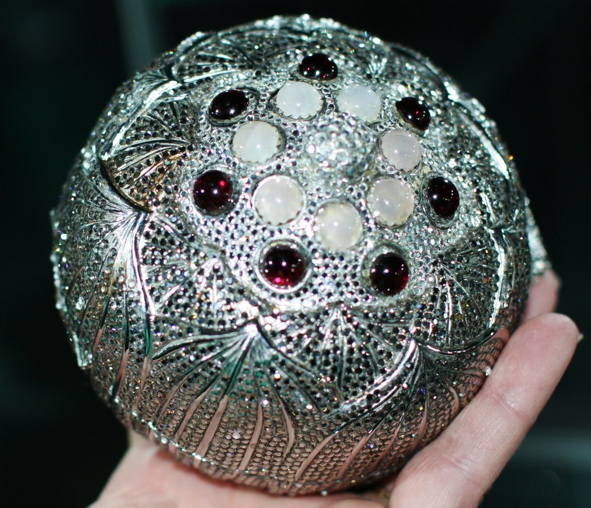 JUDITH LEIBER SWAROVSKI CRYSTAL LOTUS FLOWER GEM CUPCAKE