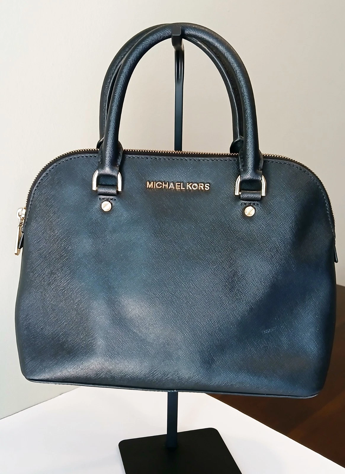 Michael Kors Cindy Dome Satchel classic handbag Saffiano leather 22oz 12"×9"×4.5