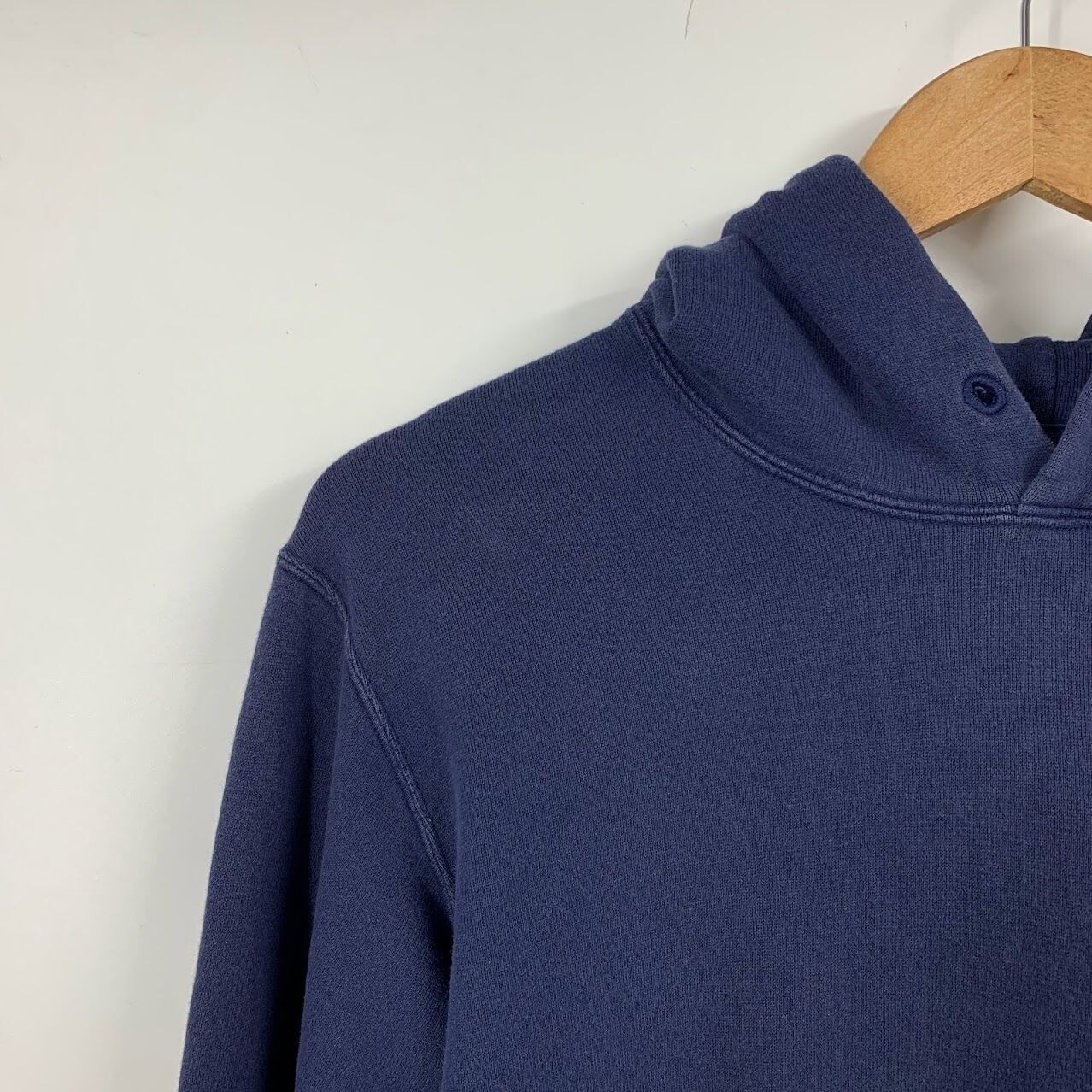 Uniqlo x Jeff Koons Women's Chrome Balloon Rabbit Graphic Sweatshirt Size XS thumbnail 3