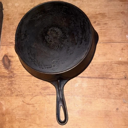Antique Pre-Griswold “Erie” #8 Cast Iron Skillet Pan SITS FLAT