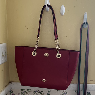 Coach Large Burgundy Pebbled Zip Tote Chain Strap Gold Hardware Inner Pockets