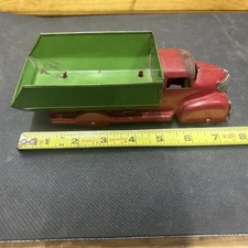 vintage Wyandotte red & green dump truck paint is in good condition nice truck