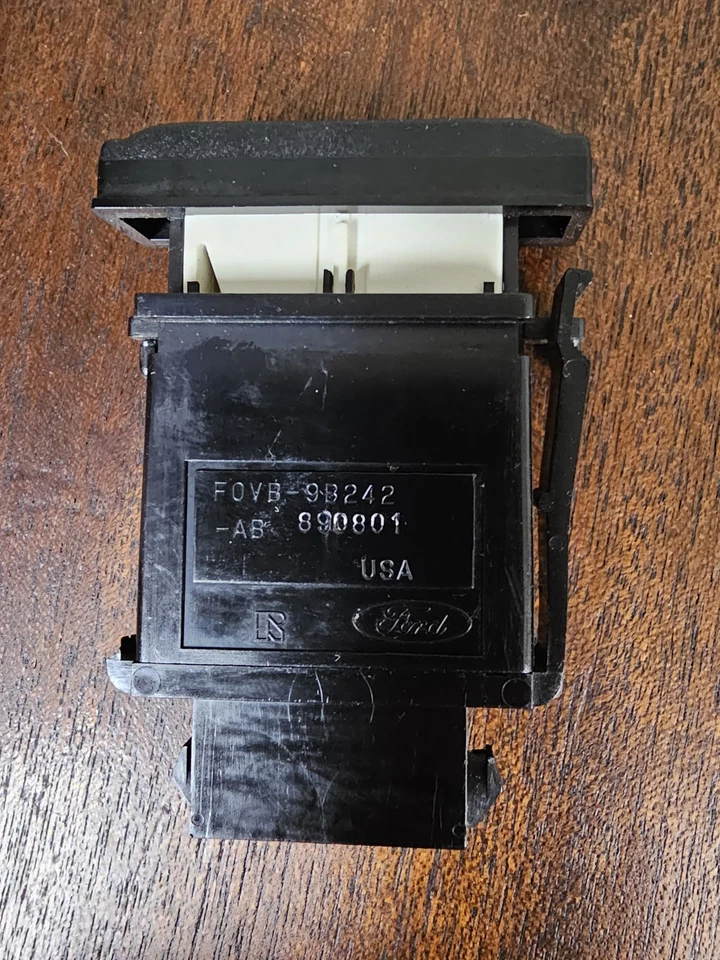 Lincoln Town Car 1990-1997 OEM interruptor de liberación de puerta de combustible 90 91 92 93 94 95 96 97 Foto 3 de 3