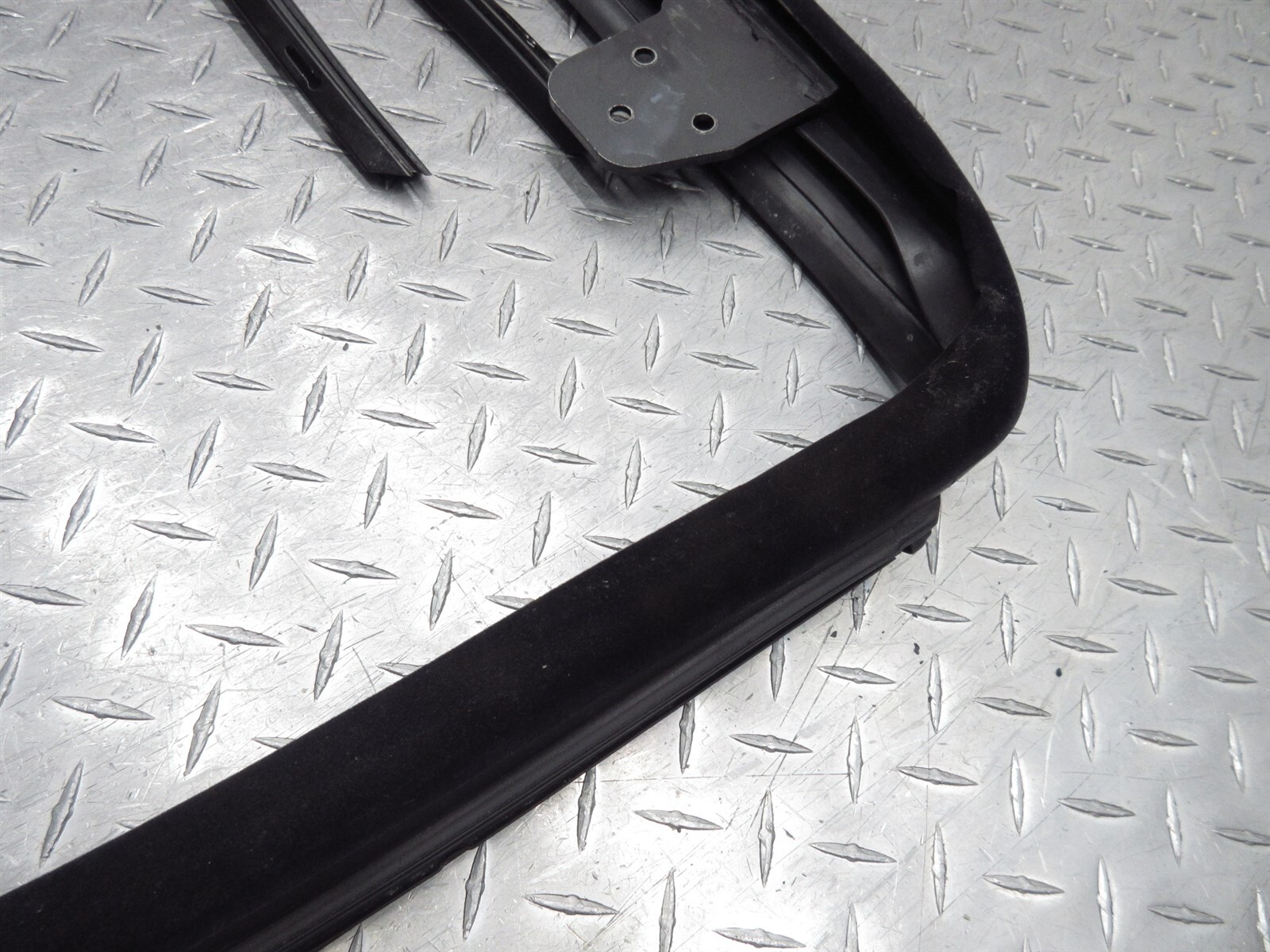 2008 Ferrari F430 Spider 65797300 Front Windshield Windscreen Glass Seal Gasket