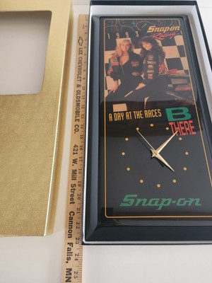 VTG SNAP ON Tools Racing Pinup Girl Wall Clock Christmas Shop