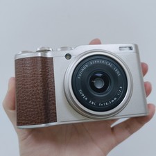 Fujifilm XF10 24.2 MP Compact Digital Camera with Flash Champagne Gold -95% New