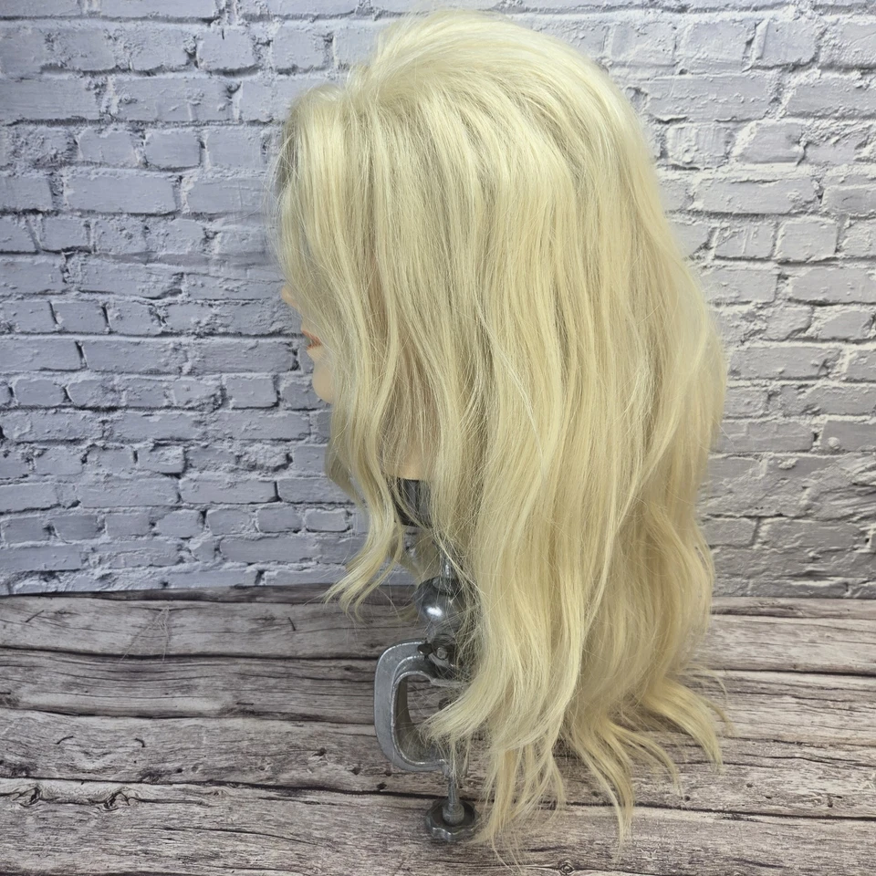 Peluca rubia sintética sepia usada Foto 2 de 4