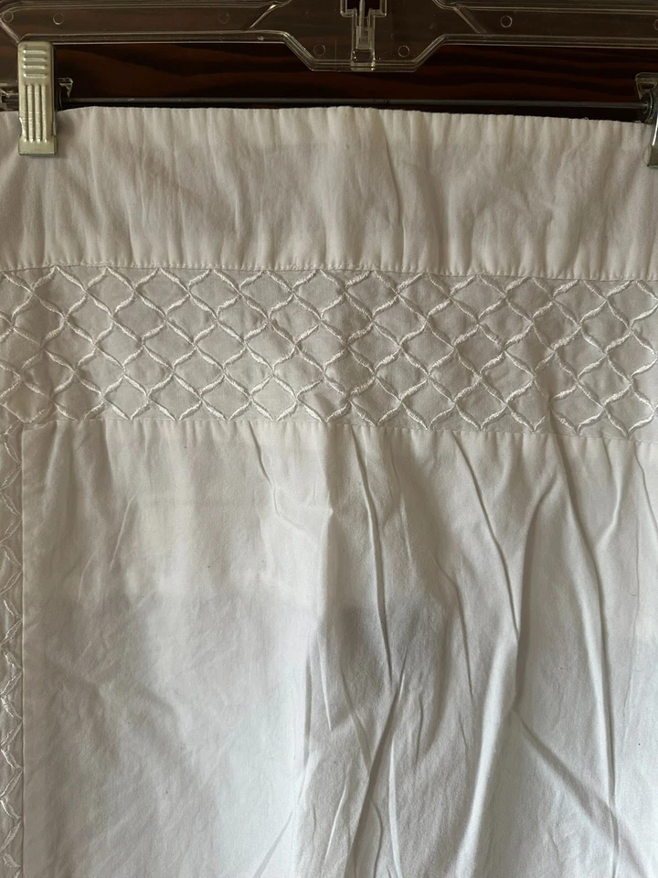 Almohada simulada blanca única bordada NICOLE MILLER HOME 24" X 31" 100 % algodón Foto 2 de 4