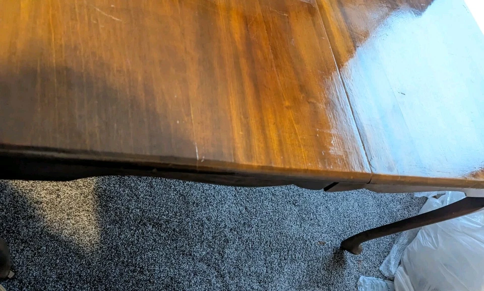 Винтажный обеденный стол из массива дерева - средняя темная отделка - ножки кабриолета - деревянные роликовые ножки - Изображение 4 из 4