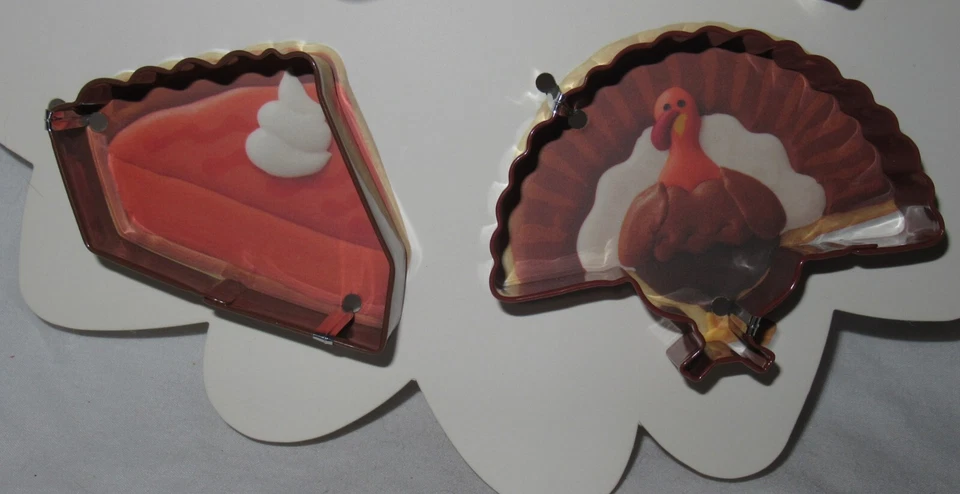 Набор из 4 металлических резаков для печенья WILTON ПРОСТО ОСЕННЯЯ ВЫПЕЧКА пирог с индейкой подсолнечником - Изображение 2 из 4