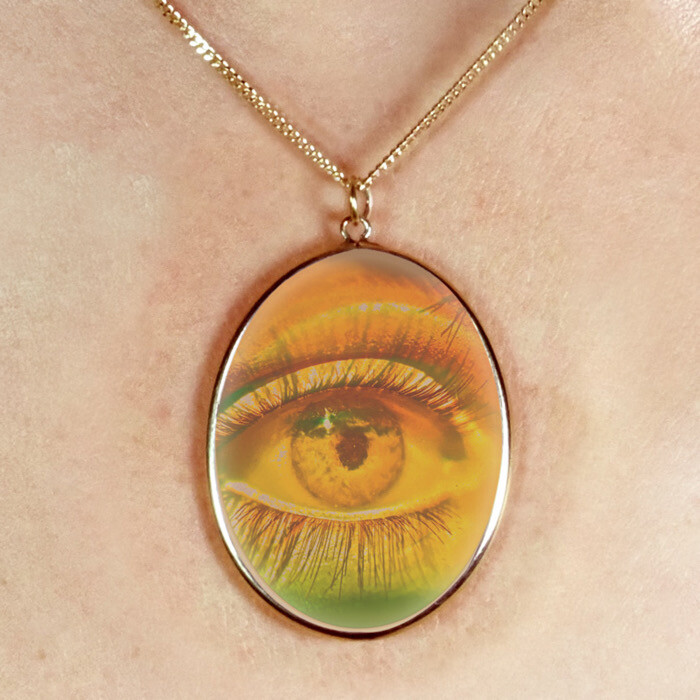 9ct Gold Hologram Pendant - Eye (Oval) + 20"" Chain