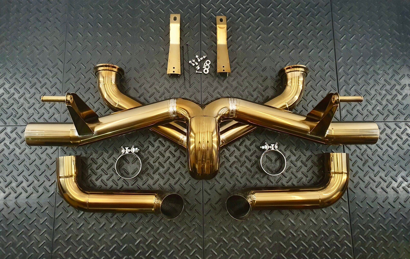 Red star Titanium Exhaust Gen 2/3 Audi R8