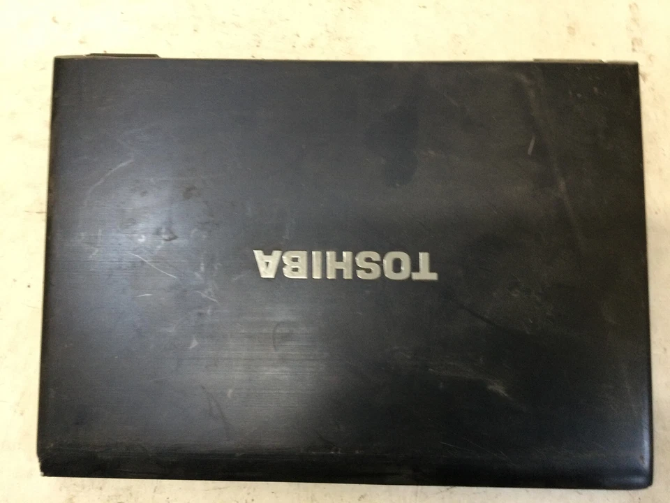 TOSHIBA PORTEGE R835-P50X - FOR PARTS - INTEL I3 - NO RAM - READ DESCRIPTION -BB - Image 4 of 4