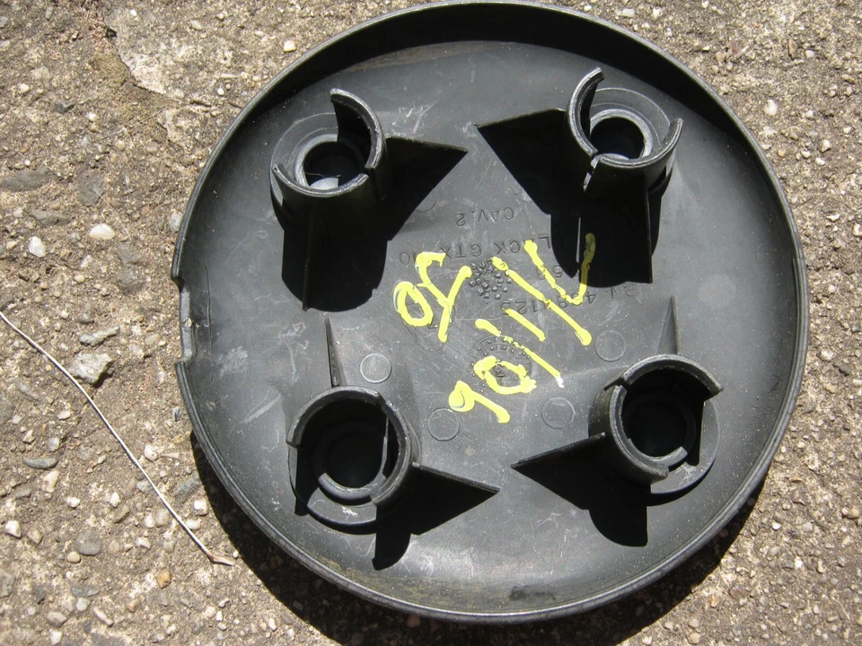 Un tapacubos tapa central de neón Plymouth Chrysler 1995 1996 genuino para rueda de 13 pulgadas Foto 4 de 4