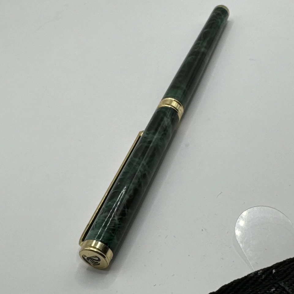 Bolígrafo Pelikan verde y dorado Foto 4 de 4