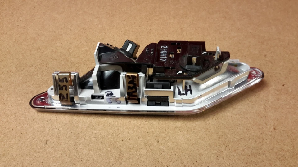 Luz de lectura de puerta interior trasera izquierda BMW 325CI E46 2001-2006 8375585 OEM Foto 2 de 4