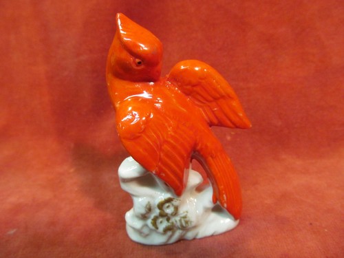 VINTAGE 3 7/8" PORCELAIN CARDINAL FIGURINE MADE IN JAPAN