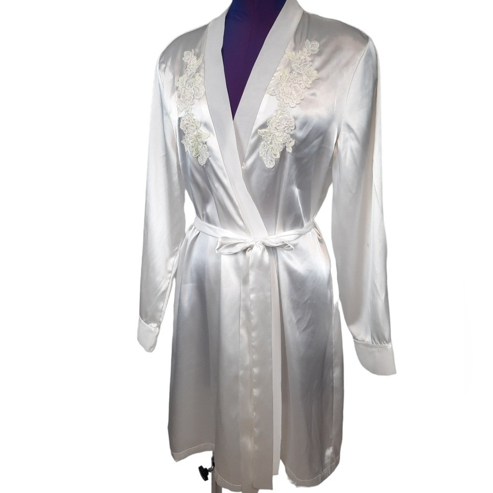 Vintage Linea Donatella White Satin Robe Floral Sequin Embroidered Size …