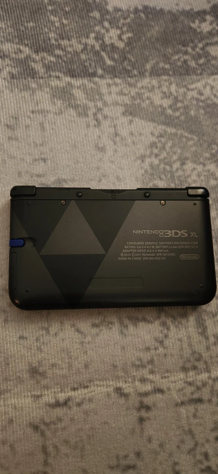 The Legend of Zelda: A Link Between Worlds Limited Edition Gold Nintendo 3DS XL - Image 2 of 4