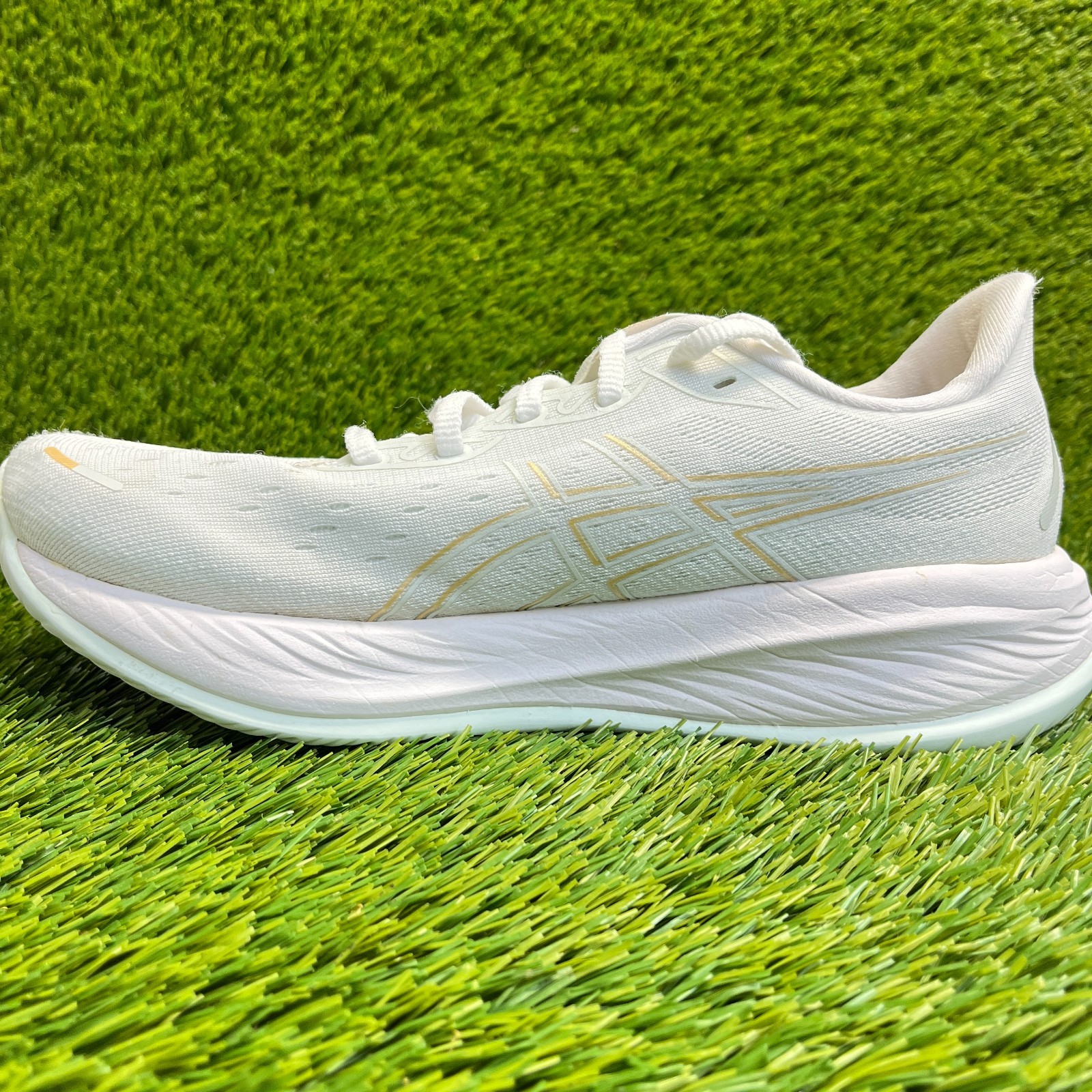 Asics Gel Cumulus 26 Womens Size 9.5 White Gold Athletic Running Shoes Sneakers thumbnail 3