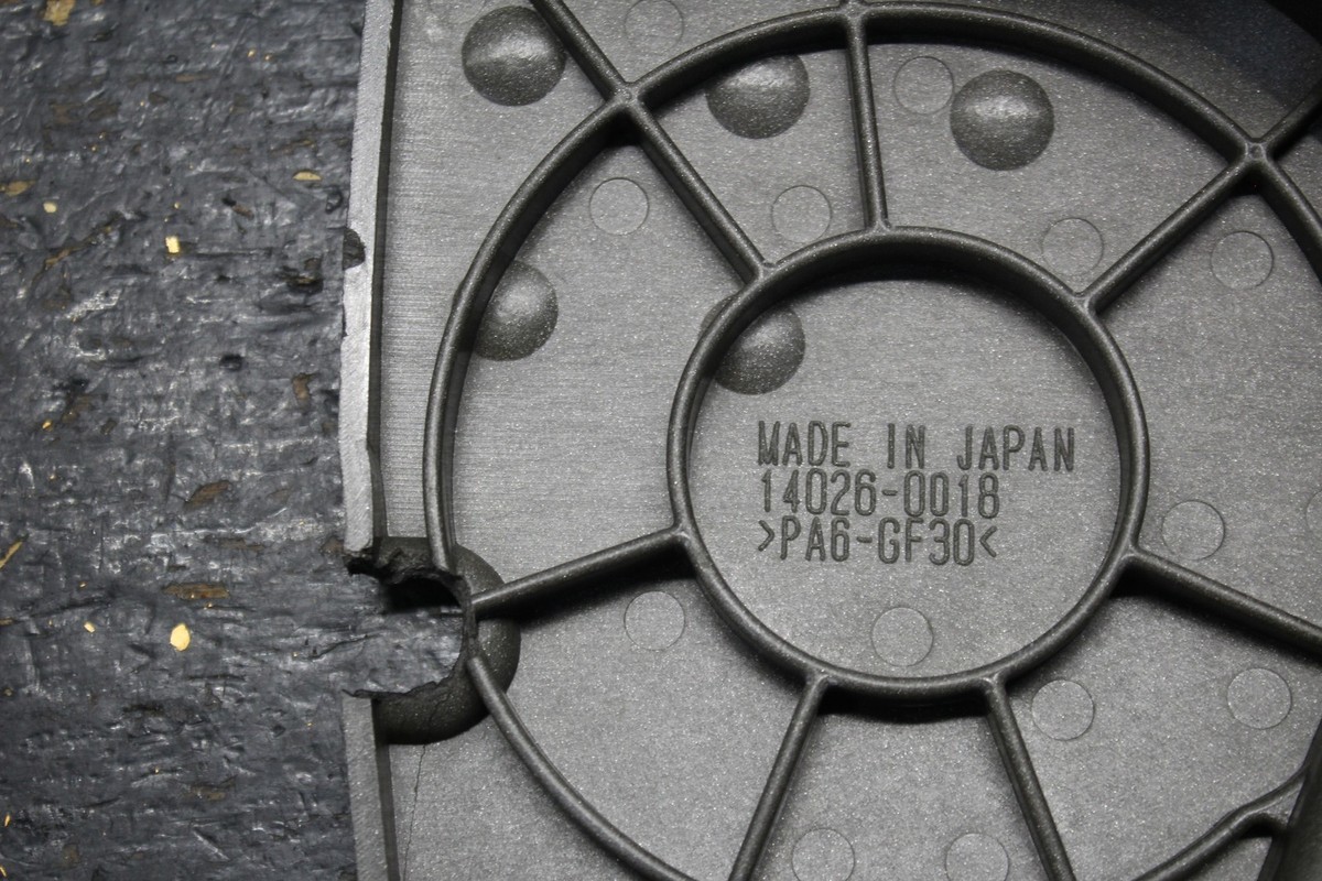 05-06 KAWASAKI NINJA ZX6R ZX6 OEM ENGINE FRONT SPROCKET COVER 2005