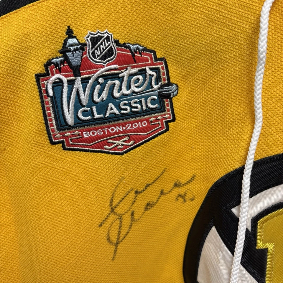 Camiseta clásica de invierno Boston Bruins 2010 Zdeno Chara talla 50 firmada Foto 2 de 4