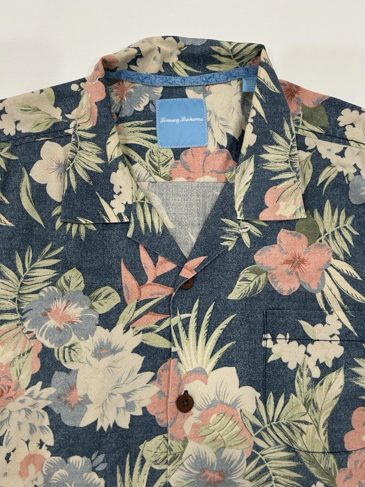 Tommy Bahama Hawaiian Shirt Tropical Floral Silk XL Vacation Outdoors Beach Vibe
Opens in a new wind