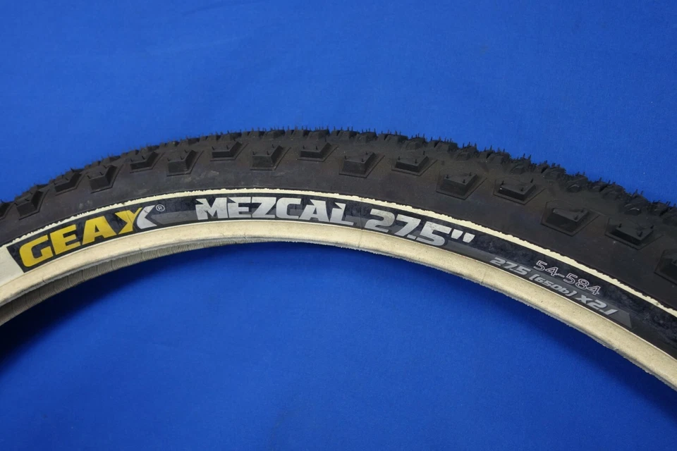 Nuevo neumático de bicicleta de montaña Geax Mezcal 27,5" x 2,10" - blanco/negro - cuentas de cable Foto 2 de 2